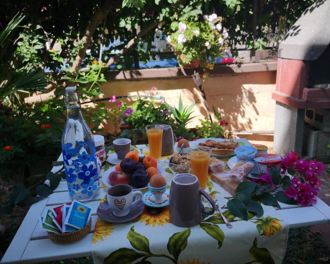 Il Giardino Di Anna - Charming Rooms In كالياري المظهر الخارجي الصورة
